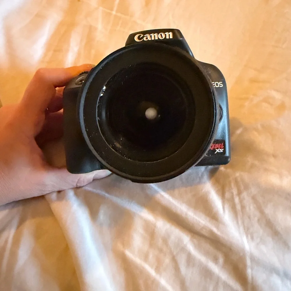 Canon Black EOS Rebel K S DSLR with 35-80mm Zoom Lens - Picture 2 of 13